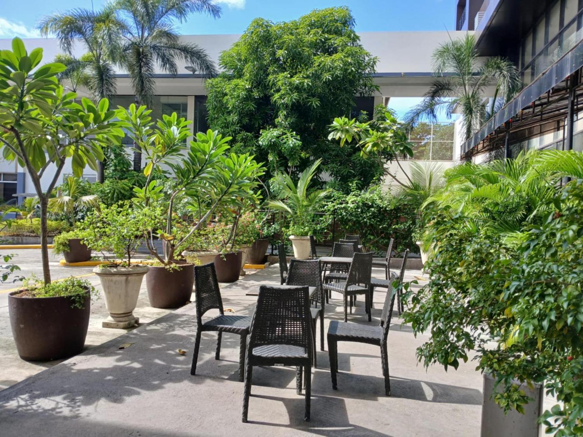 Dohera Hotel Cebu Exterior photo