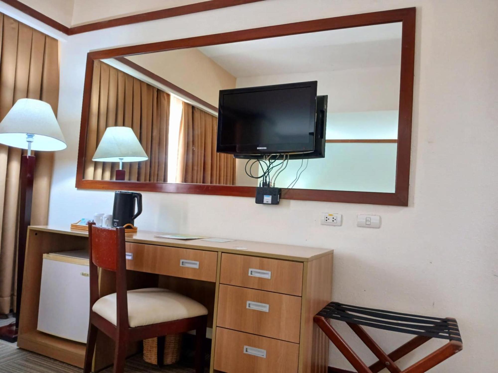 Dohera Hotel Cebu Exterior photo