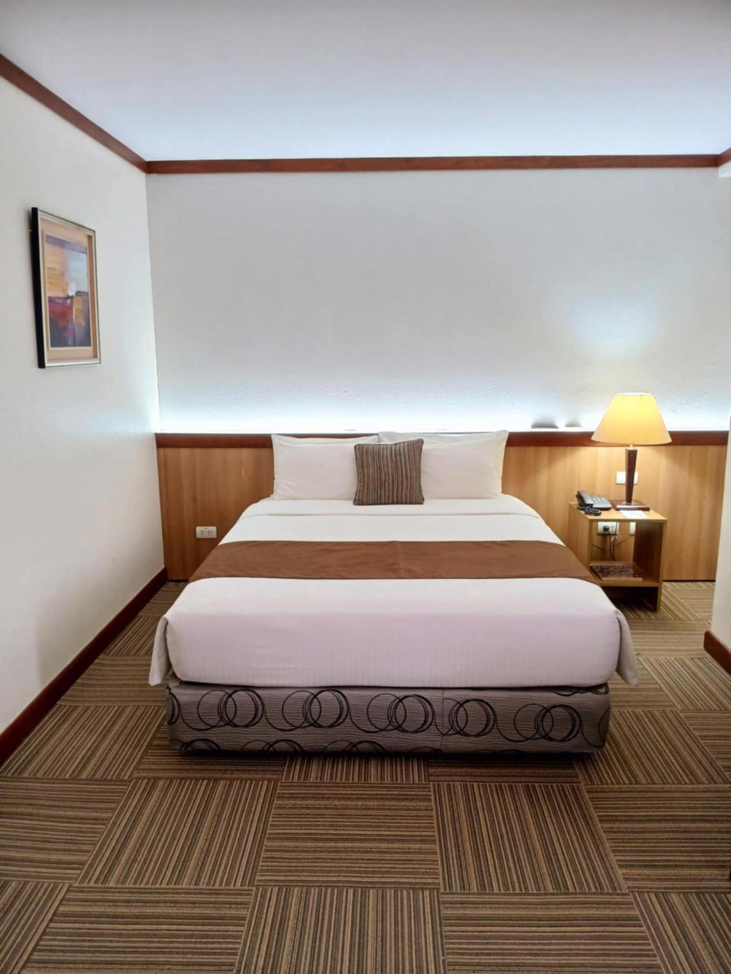 Dohera Hotel Cebu Exterior photo