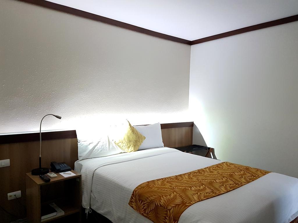 Dohera Hotel Cebu Exterior photo